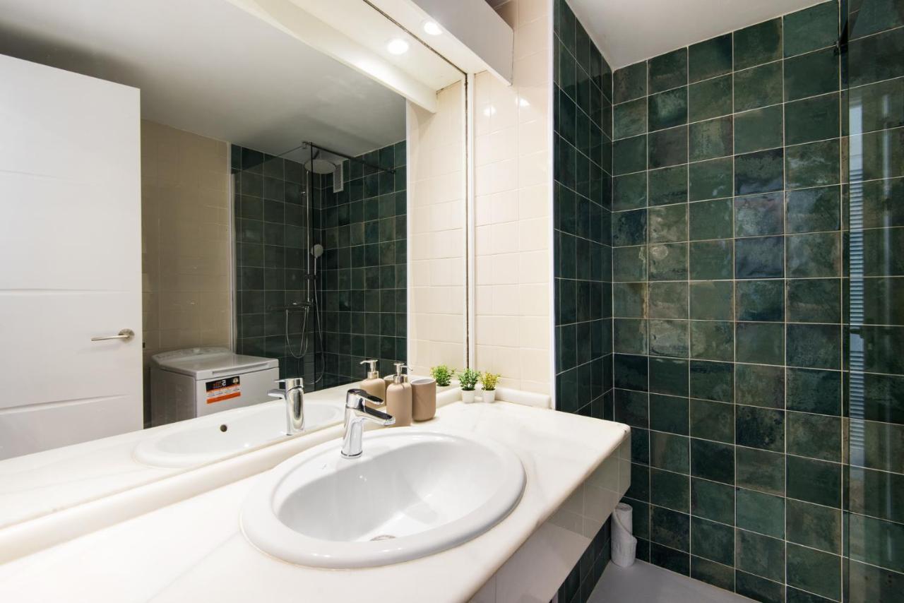 Aloha Puerto Private Apartment 1St Line Carihuela Beach Torremolinos Esterno foto