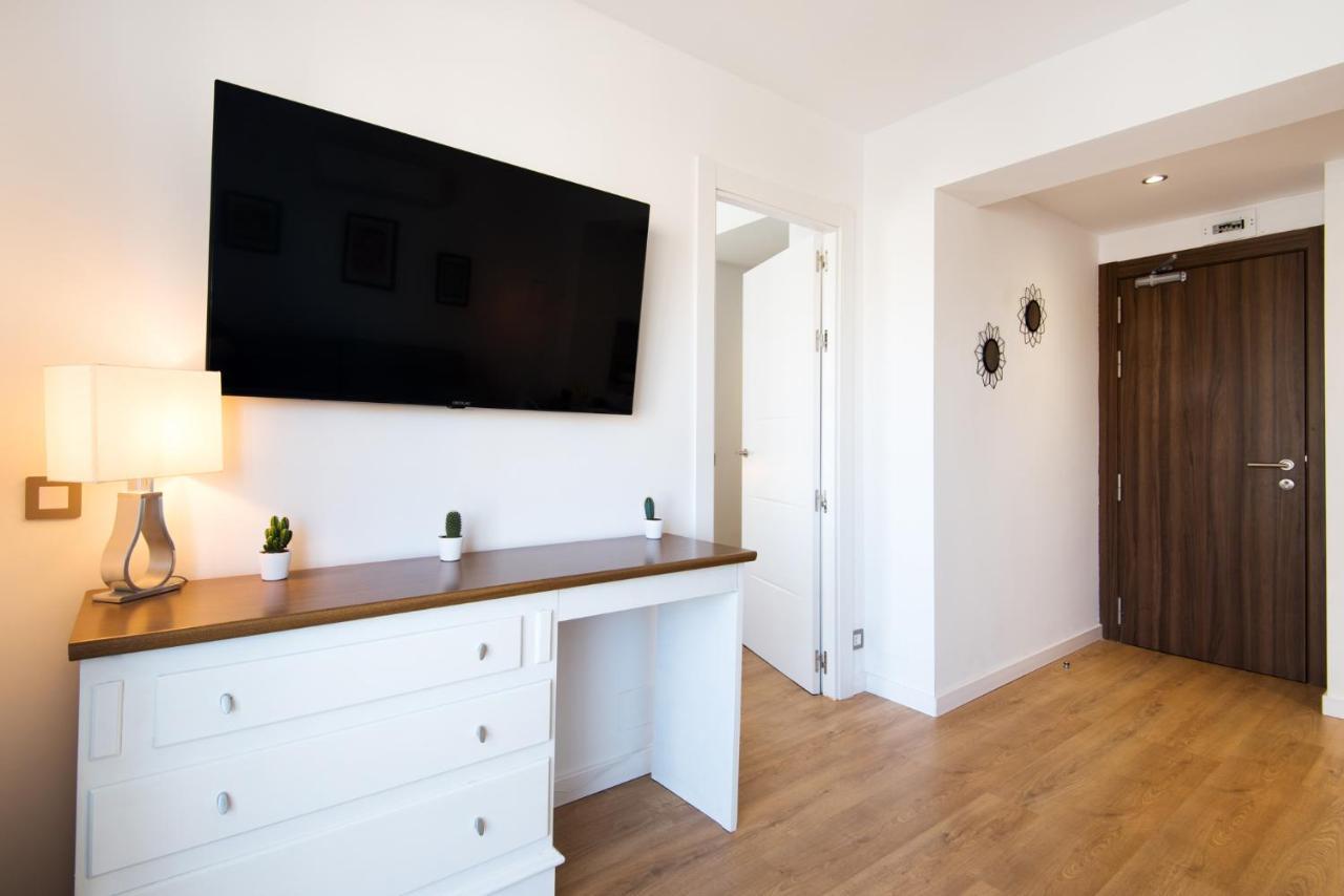Aloha Puerto Private Apartment 1St Line Carihuela Beach Torremolinos Esterno foto